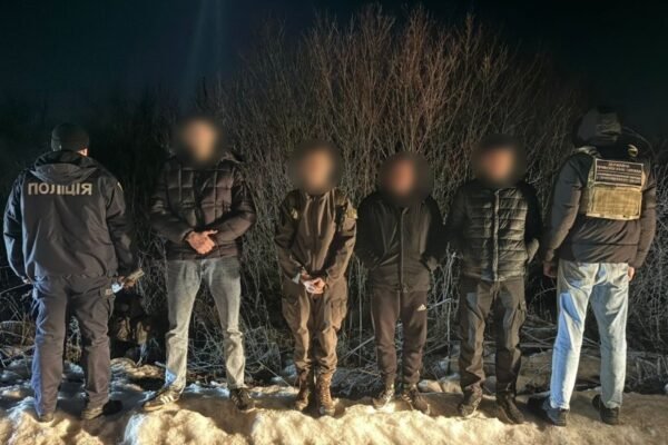 Двоє одеситів намагалися переправити до Молдови чоловіків призовного віку. Їм завадили прикордонники