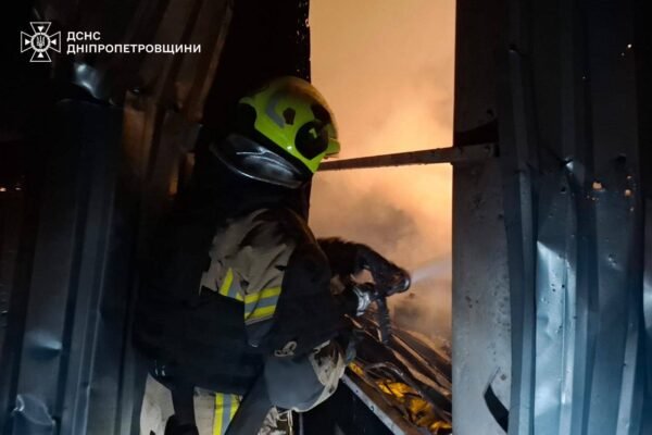 У ДСНС показали ліквідацію наслідків обстрілів Дніпропетровщини 16 березня