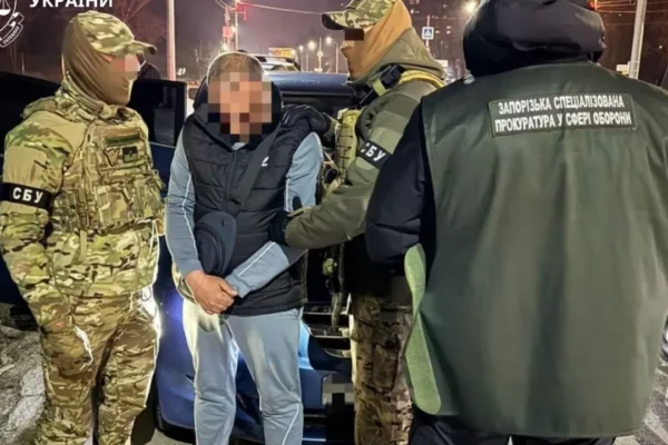 У Запоріжжі військовий у СЗЧ допомагав чоловікам тікати за кордон