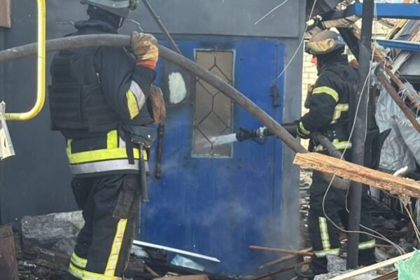 У Шахтарському на Дніпропетровщині БпЛА влучив у житловий будинок (ФОТО)