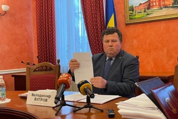 Справа про декларацію ректора КНУ Бугрова: Суд визнав його винним у наданні недостовірних даних