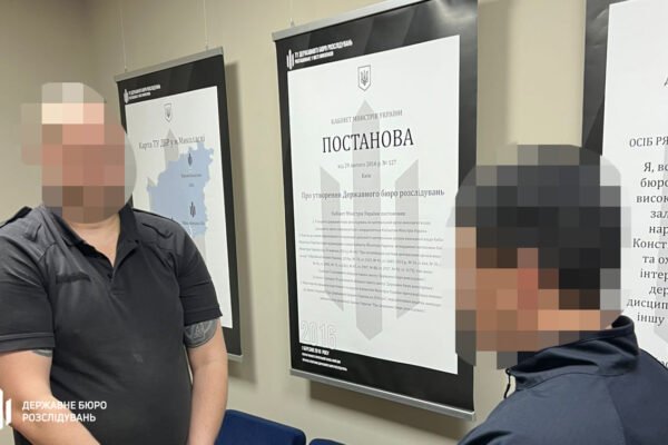 У столиці на майдані Незалежності чоловік відкрито висміював Народний меморіал. Його затримало ДБР