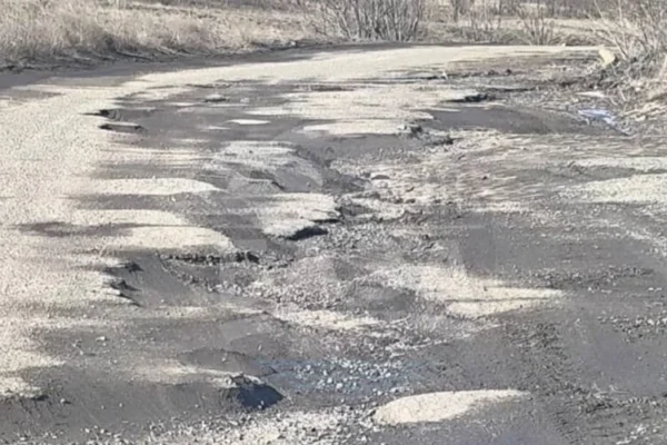 Укачує за кілька хвили: На Дніпропетровщині показали ще одну убиту дорогу (ВІДЕО)