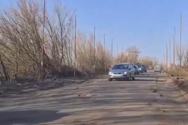 Фактично єдина дорога з Дніпропетровщини до Донеччини перетворилася на смугу перешкод (ВІДЕО)