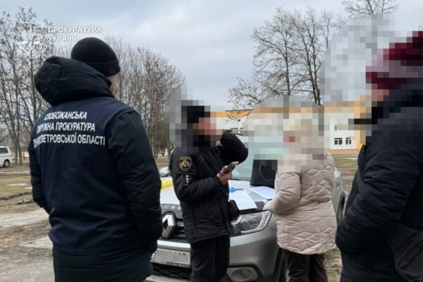 На Дніпропетровщині троє працівників лікарні оформлювали чоловікам фіктивну інвалідність