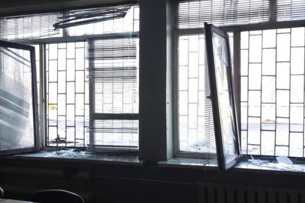 Під Павлоградом ворожий дрон атакував чоловіка, коли він підійшов до вікна