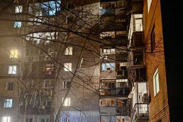 Росіяни атакували Дніпро: Пошкоджені багатоповерхівки, серед постраждалих дитина (ФОТО)