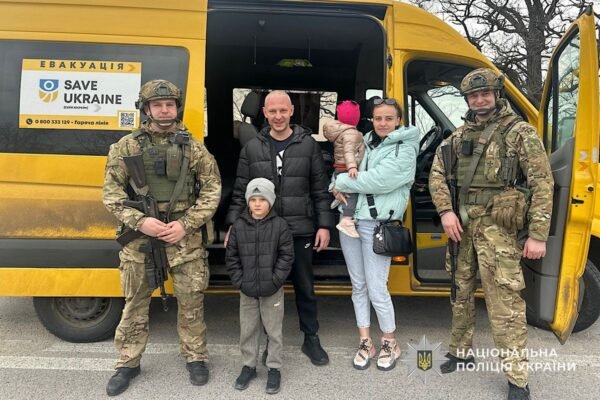 З Нікополя під загрозою атаки дронами евакуювали родину з трьома дітьми (ФОТО)