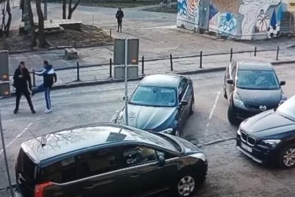 У центрі Львова п’яний чоловік побив інспектора з паркування