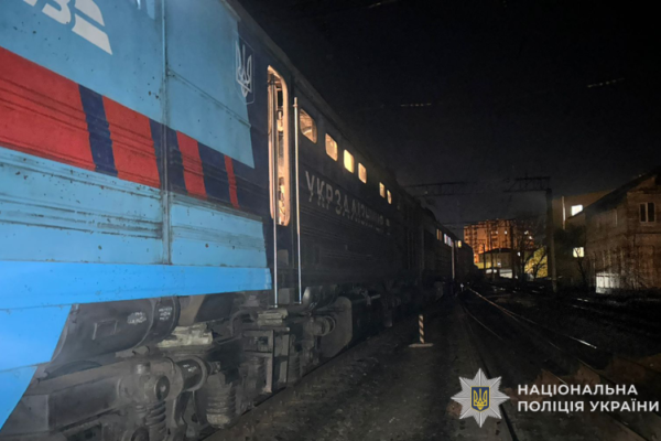 У Тернополі вантажний потяг збив 17-річну дівчину: Постраждалу з численними травмами госпіталізували