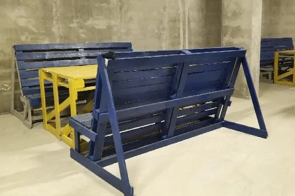 У Дніпрі на лавки для шкільних укриттів витратять понад 2 мільйони гривень