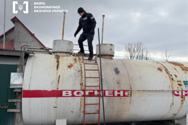 На Прикарпатті БЕБ демонтувало чотири АЗС, які нелегально торгували пальним