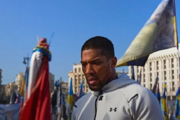 Британській боксер Етоні Джошуа вперше прибув до України (ФОТО)