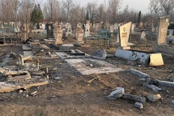 Росіяни знову вдарили по кладовищу на Дніпропетровщині (ФОТО)