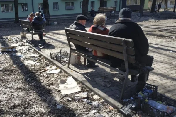 У Дніпрі сквер перетворився на великий смітник (ФОТО)