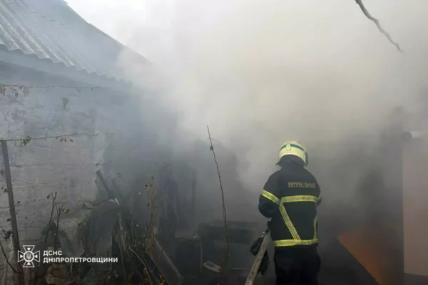 У Дніпрі палав приватний будинок (ФОТО)