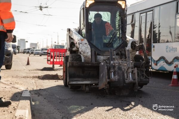 Суцільна ямковість: У Дніпрі оголосили про початок сезону ремонту доріг