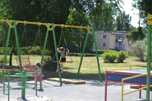 У Дніпрі витратять майже 10 мільйонів на ремонт дитячих майданчиків