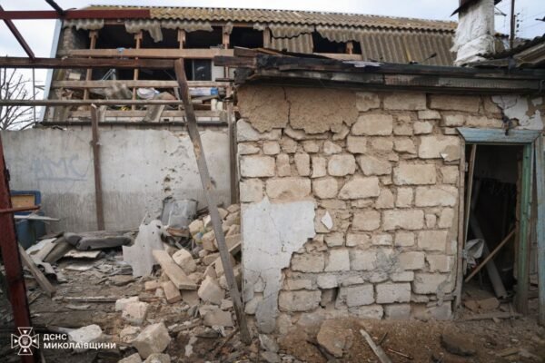 Ворог вдарив по Миколаєву: Постраждали троє людей