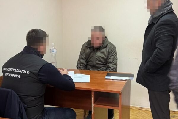 Вимагали у бізнесу понад 600 тисяч доларів: Двом посадовцям СБУ повідомили про підозру