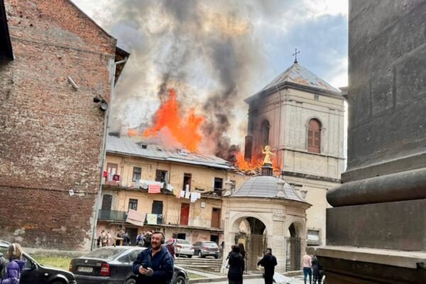 У центрі Львова «шахед» влучив у будинок (ВІДЕО)