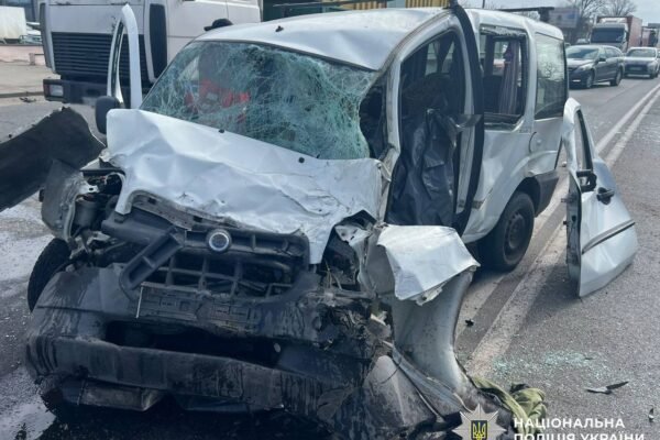 Столичні поліцейські працюють на місці смертельної ДТП на Кільцевій дорозі