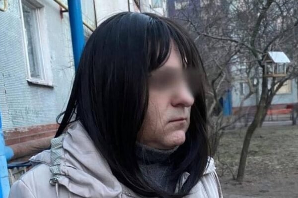 Маскувався від ТЦК: У Запоріжжі поліція затримала чоловіка, який ходив містом у жіночій перуці (ФОТО)