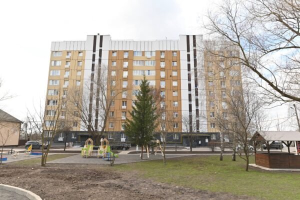 У Бородянці відновили ще два багатоквартирні будинки, які були пошкоджені унаслідок обстрілів – КОВА