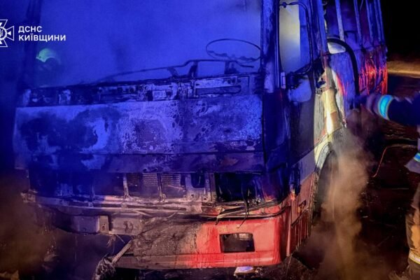 У Дмитрівській ОТГ горів автобус: Встановлюють причину пожежі
