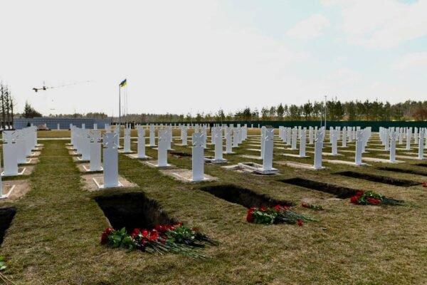 На Національному військовому меморіальному кладовищі вшанували пам’ять 11-ти невідомих військових – КОВА