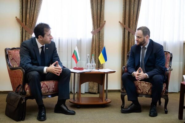 Кулеба зустрівся із міністром транспорту Болгарії: Обговорив запуск залізничного сполучення через Румунію