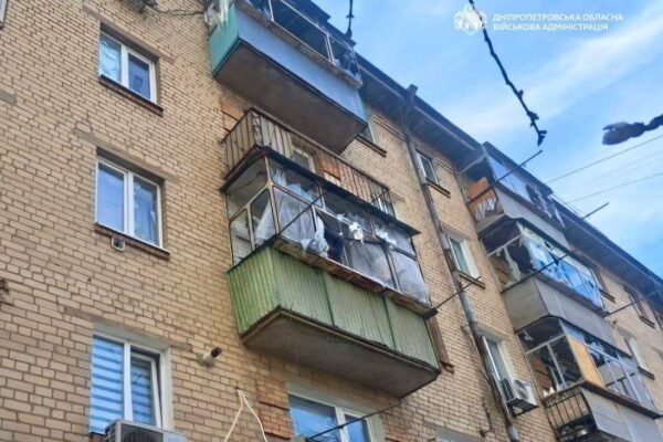 Вісім людей поранені: Росіяни вдарили дронами по Нікополю