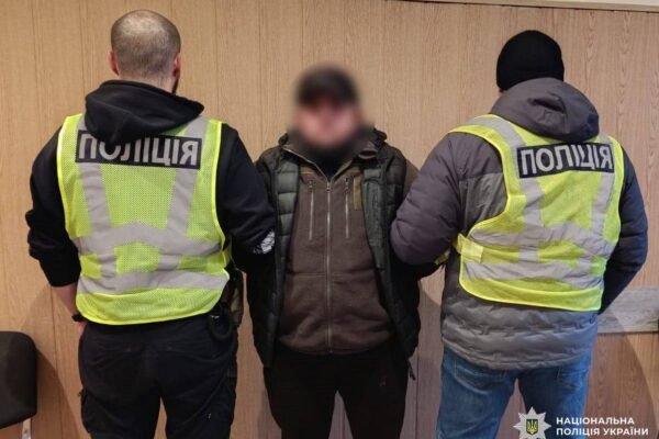 Іноземцю, що влаштував танці на меморіалі у Києві, загрожує депортація