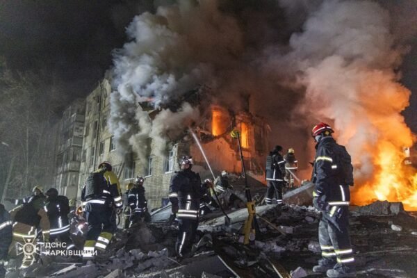 Росіяни вдарили ракетами по багатоповерхівці у Харкові: 7 загиблих, в тому числі діти