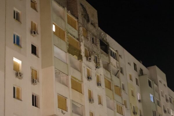 Ввечері та вночі ворог бив по Харкову. Є постраждалі, серед них діти