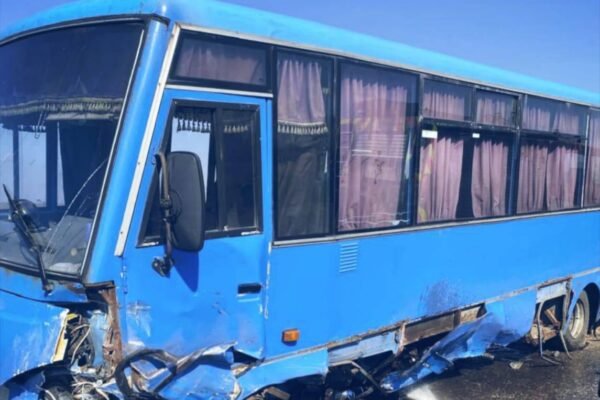 На Київщині легковик протаранив автобус: Є загиблий та поранені