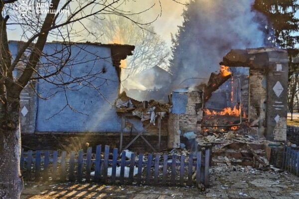 На Сумщині ворог атакував пожежне депо, а згодом вдарив повторно