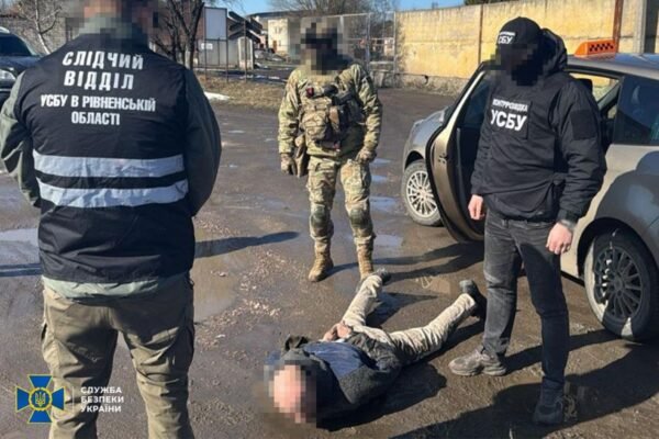 На Рівненщині викрили ворожого агента, що намагався розвідати потенційні цілі для ударів РФ