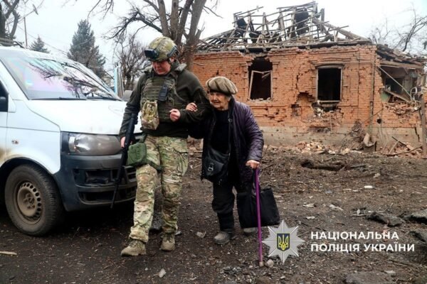 “Білі янголи” евакуювали з Дружківки п’ятьох людей