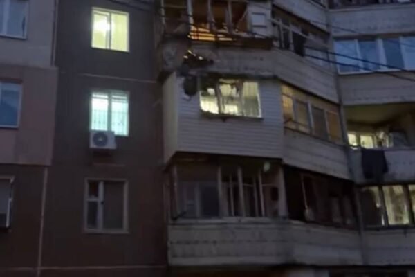 В Одесі окупанти влучили в житловий будинок, є поранений