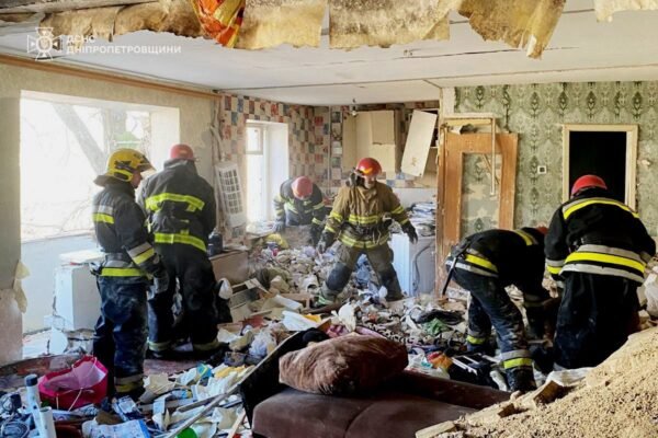 Після вибуху у п’ятиповерхівці у Вільногірську на Дніпропетровщині рятувальники деблокували трьох людей (ФОТО)