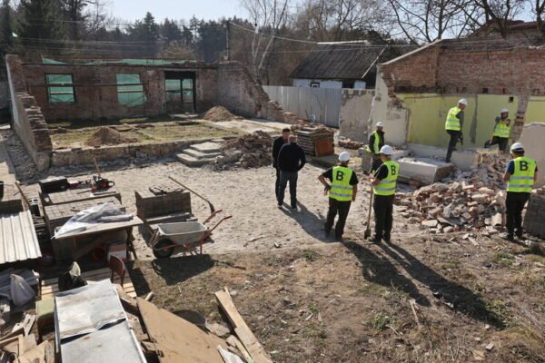 У Львові розпочали відновлення зруйнованого Росією музею Шухевича (ФОТО)