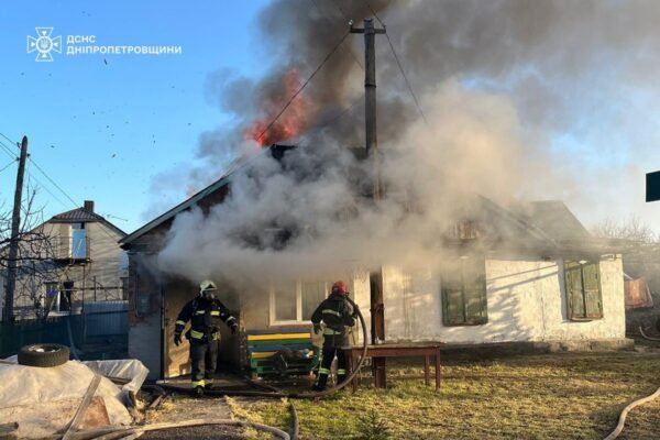 У Дніпрі жінка загинула у власному будинку під час пожежі