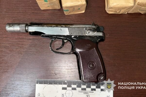 На Дніпропетровщині чоловік зберігав вдома цілий арсенал зброї