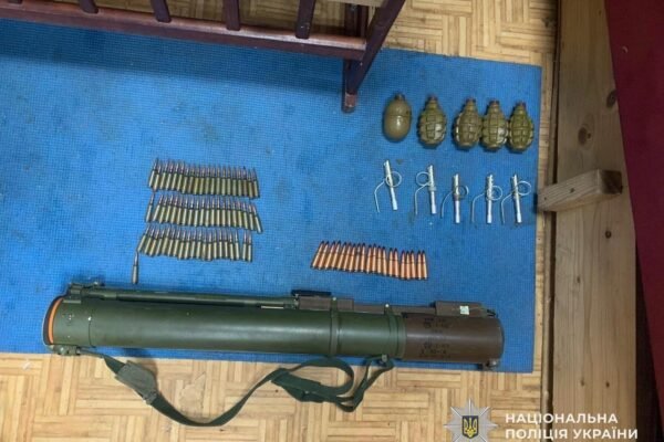 У місті на Дніпропетровщині чоловік продавав гранати і набої «в асортименті»