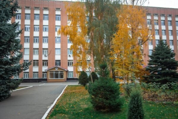 У Дніпрі курсант поліцейського вишу зробив селфі біля тіла загиблої дівчини: В університеті розпочали розслідування