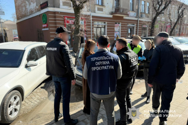 На Тернопільщині викрили юристку, яка за 3 тис. дол. обіцяла вирішити питання з військовим обліком