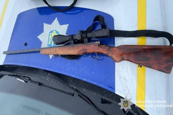 На Тернопільщині троє чоловіків їздили по селу і стріляли: Правоохоронці вилучили карабін та гвинтівку