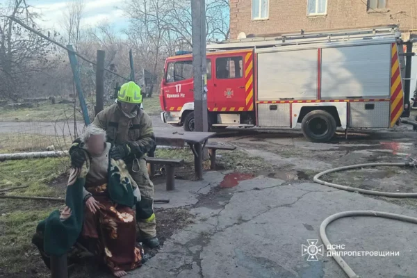 У Кривому Розі жінка ледь не задихнулася у квартирі під час пожежі