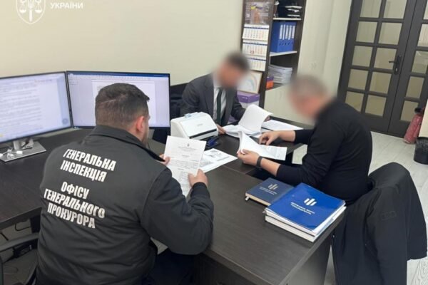 На Закарпатті суддя вісім років отримував доплату на підставі фейкового диплома про науковий ступінь